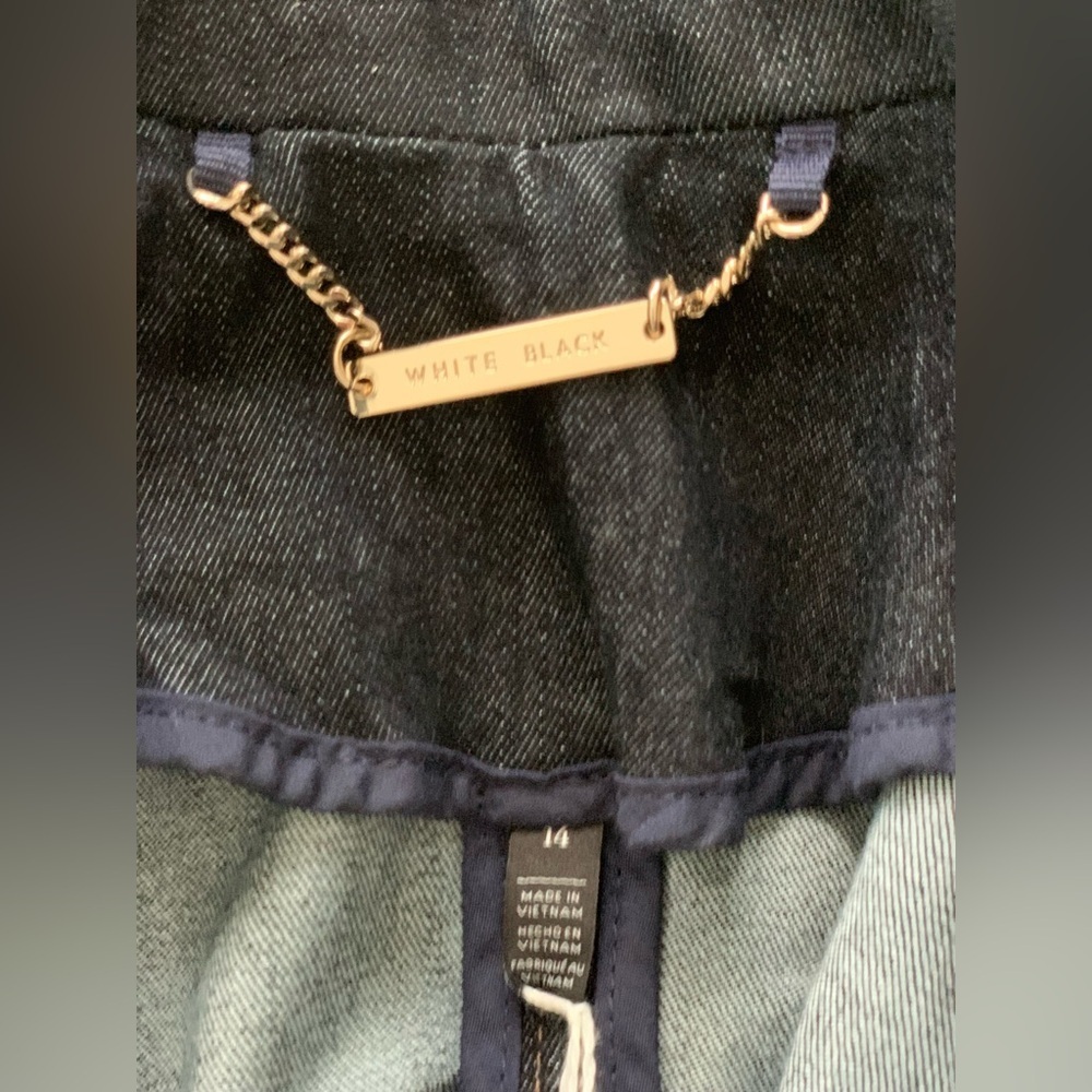 White House Black Market Women's Dark Denim Editor Blazer.     Size-14 - Picture 2 of 4